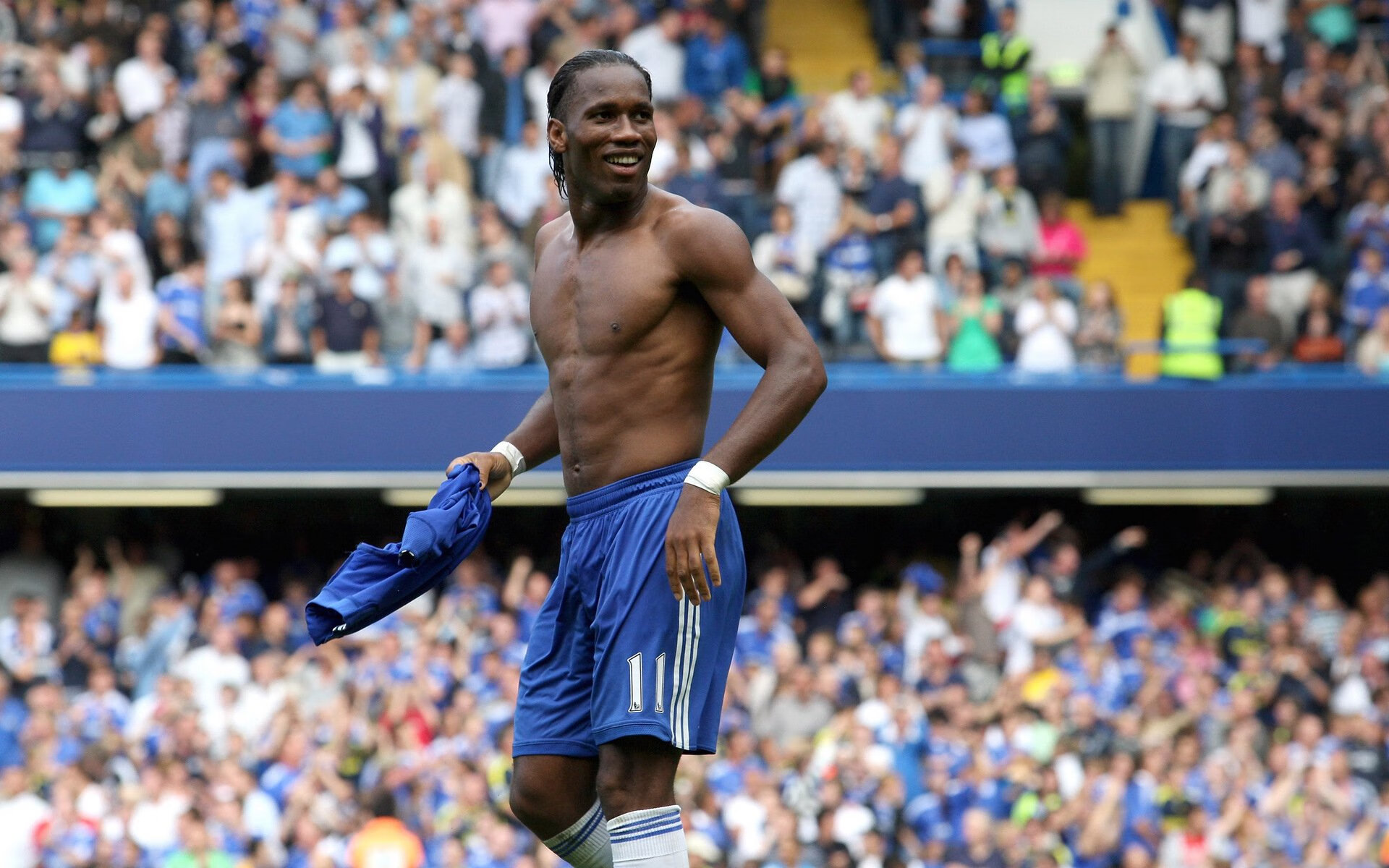 莱谢恩·卡萨斯冲线瞬间点燃现场气氛，莱恩·卡斯滕